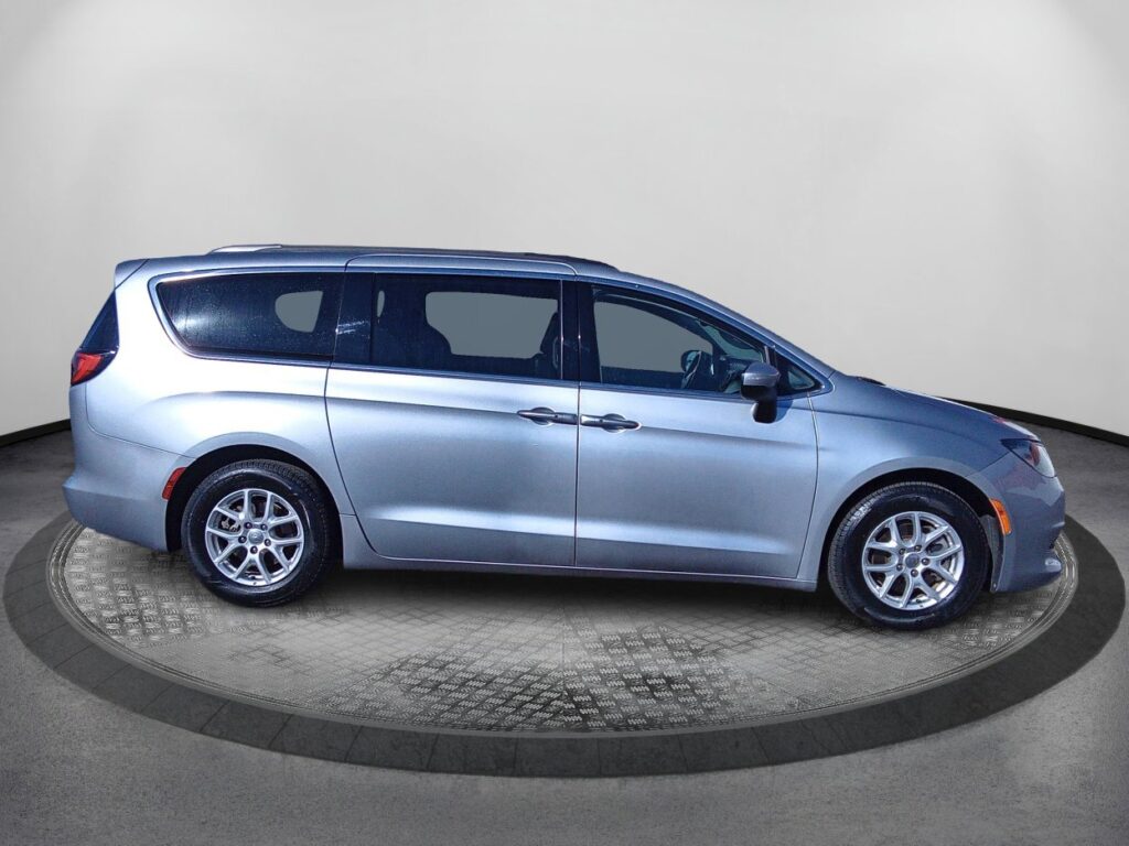 2020 Chrysler Voyager LXI